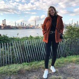 Meet your Posher, Ariana